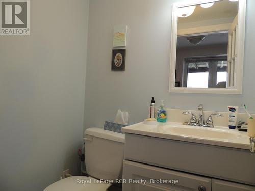 211 Point Road, Grey Highlands, ON - Indoor Photo Showing Bathroom