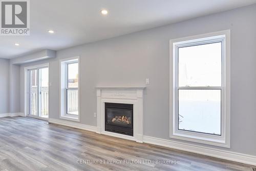 1152 Ashcroft Court, Oshawa, ON - Indoor Photo Showing Living Room With Fireplace