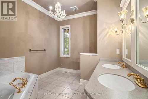 55 Highland Avenue, St. Catharines (457 - Old Glenridge), ON - Indoor Photo Showing Bathroom