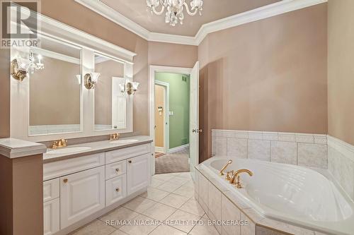 55 Highland Avenue, St. Catharines (457 - Old Glenridge), ON - Indoor Photo Showing Bathroom