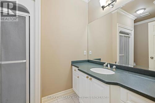 55 Highland Avenue, St. Catharines (457 - Old Glenridge), ON - Indoor Photo Showing Bathroom