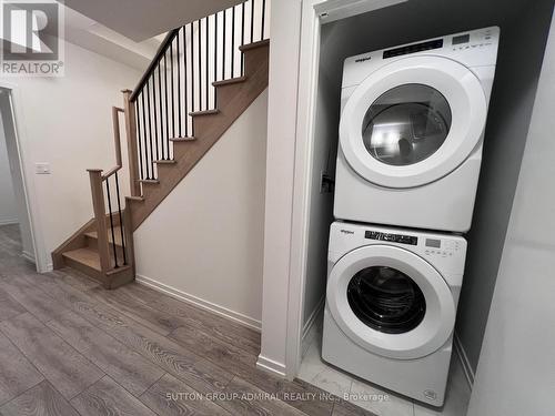 10 - 22 Lytham Green Circle, Newmarket, ON - Indoor Photo Showing Laundry Room