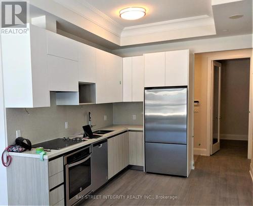 232 - 15 Water Walk Drive, Markham, ON - Indoor Photo Showing Kitchen With Upgraded Kitchen