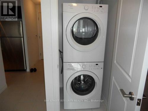 1105 - 275 Yorkland Road, Toronto, ON - Indoor Photo Showing Laundry Room