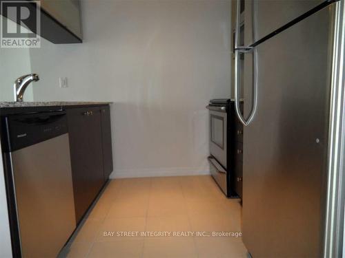 1105 - 275 Yorkland Road, Toronto, ON - Indoor Photo Showing Kitchen