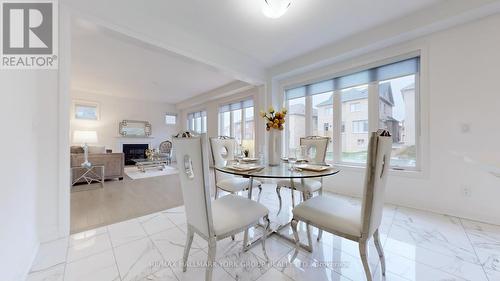 125 Silk Twist Drive, East Gwillimbury, ON - Indoor Photo Showing Dining Room