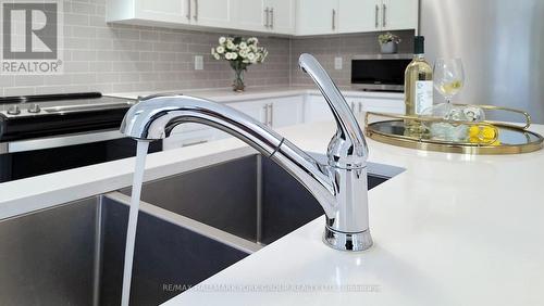 125 Silk Twist Drive, East Gwillimbury, ON - Indoor Photo Showing Kitchen