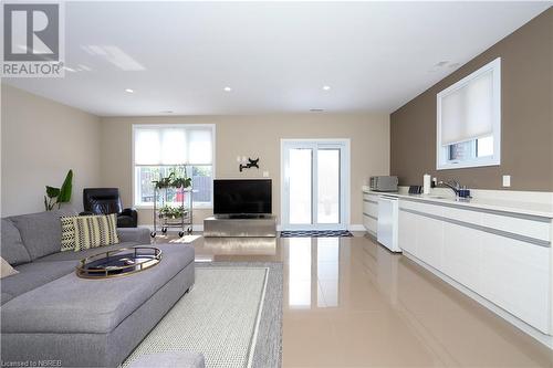 5 Zephyr Heights, North Bay, ON - Indoor Photo Showing Living Room