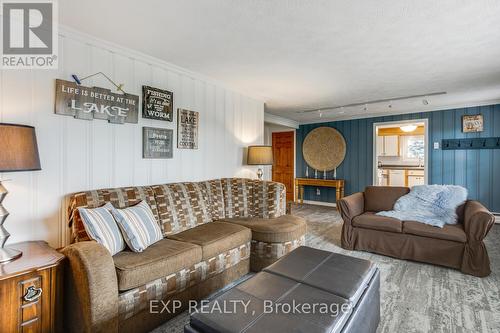 304 Champlain Road, Penetanguishene, ON - Indoor Photo Showing Living Room