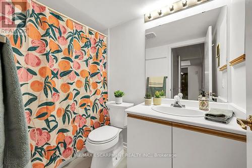 376 Silverbirch Boulevard, Hamilton, ON - Indoor Photo Showing Bathroom