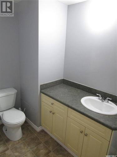 810 Robinson Street, Regina, SK - Indoor Photo Showing Bathroom