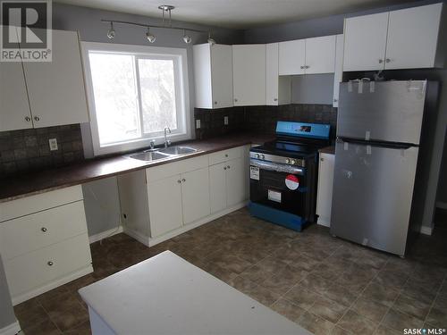 810 Robinson Street, Regina, SK - Indoor Photo Showing Kitchen With Double Sink