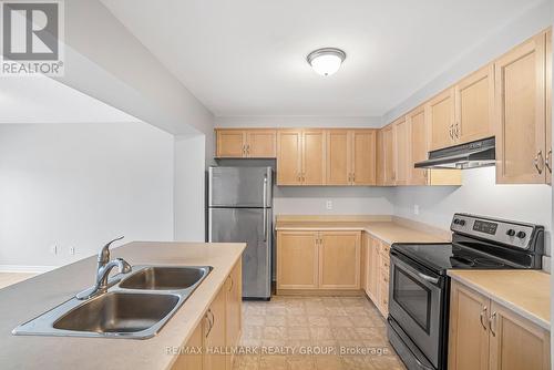 627 Bluegill Avenue, Ottawa, ON - Indoor Photo Showing Kitchen With Double Sink