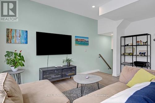 319 Foliage Private, Ottawa, ON - Indoor Photo Showing Living Room