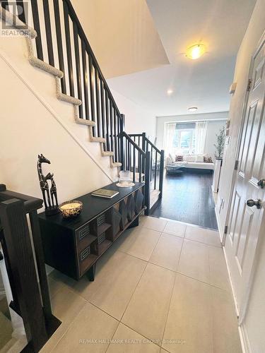 147 Hawkshaw Crescent, Ottawa, ON - Indoor Photo Showing Living Room