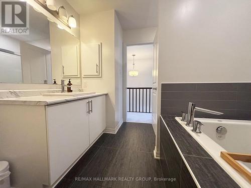 147 Hawkshaw Crescent, Ottawa, ON - Indoor Photo Showing Bathroom