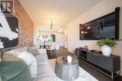 623 - 88 Colgate Avenue, Toronto (South Riverdale), ON - Indoor Photo Showing Living Room