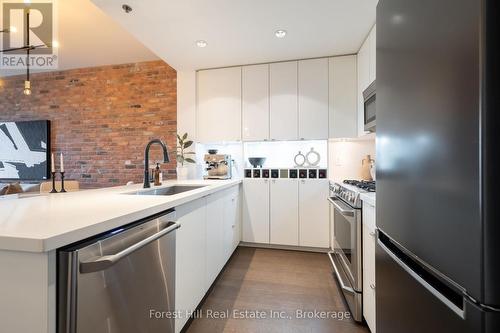 623 - 88 Colgate Avenue, Toronto (South Riverdale), ON - Indoor Photo Showing Kitchen With Upgraded Kitchen