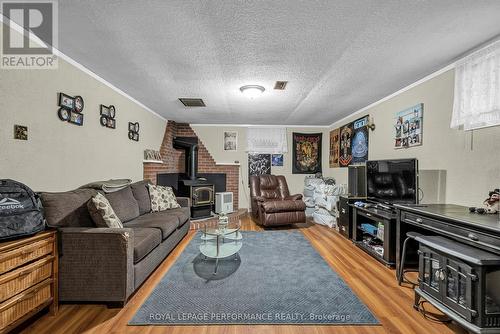 1116 Grand Avenue, Cornwall, ON - Indoor Photo Showing Living Room