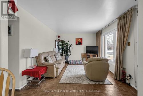 1116 Grand Avenue, Cornwall, ON - Indoor Photo Showing Living Room