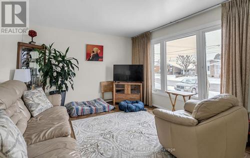 1116 Grand Avenue, Cornwall, ON - Indoor Photo Showing Living Room