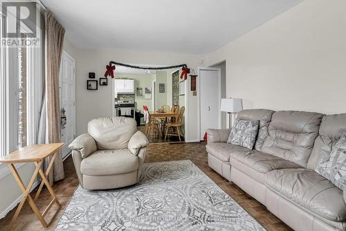 1116 Grand Avenue, Cornwall, ON - Indoor Photo Showing Living Room