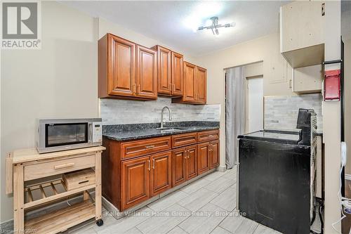 101 - 53 Conroy Crescent, Guelph (College), ON - Indoor Photo Showing Kitchen