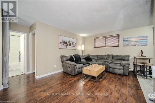 101 - 53 Conroy Crescent, Guelph (College), ON - Indoor Photo Showing Living Room