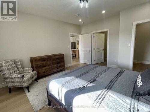 68 Mercedes Cres Road W, Kincardine, ON - Indoor Photo Showing Bedroom