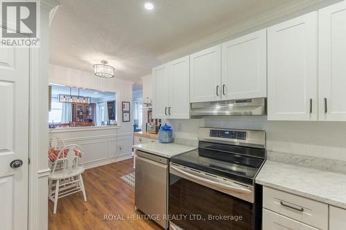 208 - 90 King Street E, Kawartha Lakes, ON - Indoor Photo Showing Kitchen