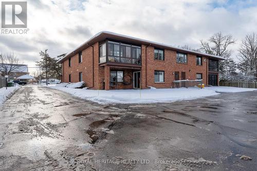 208 - 90 King Street E, Kawartha Lakes, ON - Outdoor With Balcony