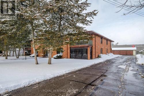 208 - 90 King Street E, Kawartha Lakes, ON - Outdoor