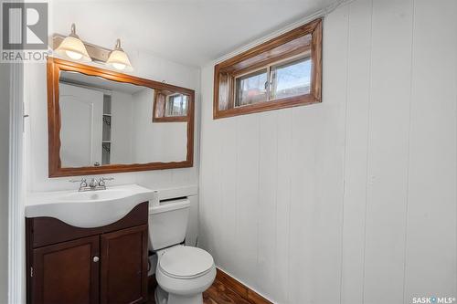 1414 G Avenue N, Saskatoon, SK - Indoor Photo Showing Bathroom