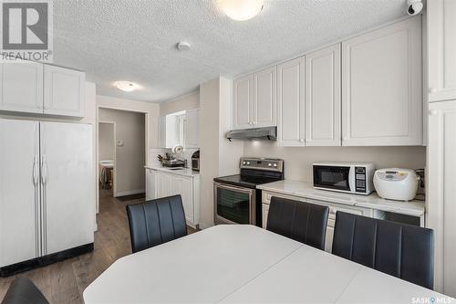 1414 G Avenue N, Saskatoon, SK - Indoor Photo Showing Kitchen