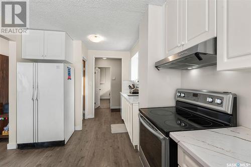 1414 G Avenue N, Saskatoon, SK - Indoor Photo Showing Kitchen