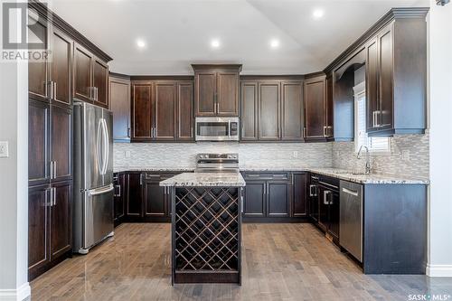 434 Snead Crescent, Warman, SK - Indoor Photo Showing Kitchen With Stainless Steel Kitchen With Upgraded Kitchen