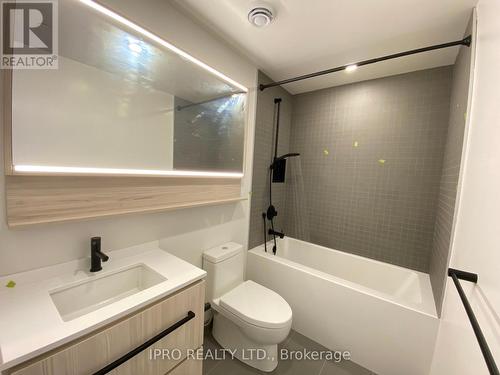 1009 - 425 Front Street E, Toronto, ON - Indoor Photo Showing Bathroom