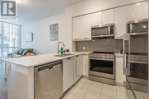 110 - 35 Watergarden Drive, Mississauga, ON - Indoor Photo Showing Kitchen With Double Sink