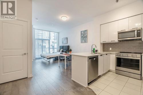 110 - 35 Watergarden Drive, Mississauga, ON - Indoor Photo Showing Kitchen