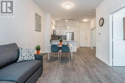 110 - 35 Watergarden Drive, Mississauga, ON - Indoor Photo Showing Living Room