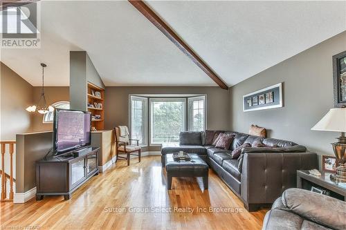 46 Hodgins Crescent, Woodstock (Woodstock - South), ON - Indoor Photo Showing Living Room