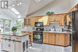 Kitchen with high vaulted ceiling - 