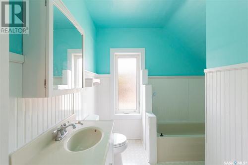 881 Elgin Avenue, Moose Jaw, SK - Indoor Photo Showing Bathroom