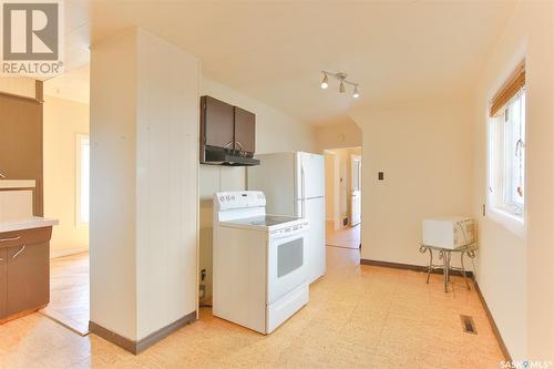 881 Elgin Avenue, Moose Jaw, SK - Indoor Photo Showing Kitchen