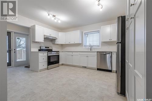 830 Athabasca Street E, Moose Jaw, SK - Indoor Photo Showing Kitchen