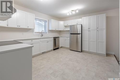 830 Athabasca Street E, Moose Jaw, SK - Indoor Photo Showing Kitchen