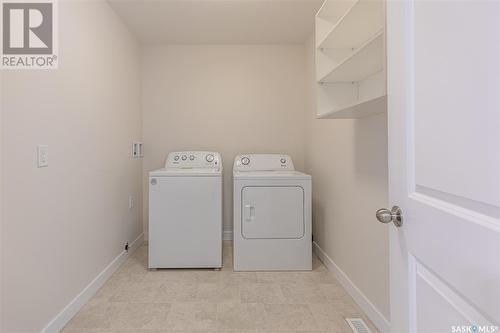 830 Athabasca Street E, Moose Jaw, SK - Indoor Photo Showing Laundry Room