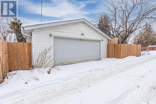 830 Athabasca Street E, Moose Jaw, SK - Outdoor