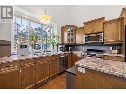 374 Trumpeter Court, Kelowna, BC - Indoor Photo Showing Kitchen With Double Sink