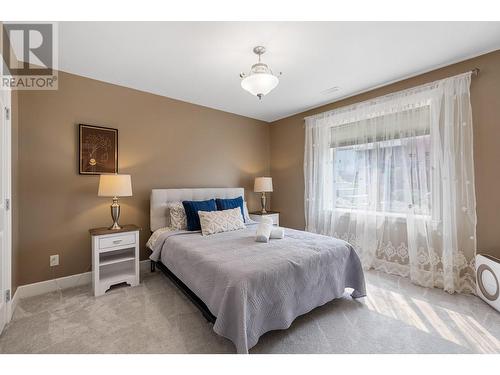 374 Trumpeter Court, Kelowna, BC - Indoor Photo Showing Bedroom